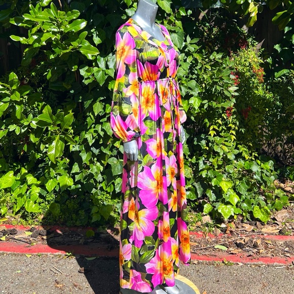 1970s Vanity Fair Elegant Floral Nightgown/Dress - Picture 3 of 7